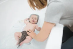 Angelcare Fit Grijs Badzitje AC-ST02-GR -Babyverzorging Winkel Angelcare Fit Grijs Badzitje AC ST02 GR Sfeerbeeld