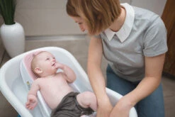 Angelcare Fit Roze Badzitje AC-ST02-PK -Babyverzorging Winkel Angelcare Fit Roze Badzitje AC ST02 PK Sfeerbeeld