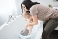 Angelcare Soft-Touch Roze Badring AC-BR01-PK -Babyverzorging Winkel Angelcare Soft Touch Badring sfeer foto.jpg 1