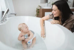 Angelcare Soft-Touch Blauw Badring AC-BR01-AQU -Babyverzorging Winkel Angelcare Soft Touch Badring sfeer foto2