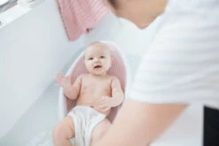 Angelcare Soft-Touch Roze Badzitje AC-ST01-PK -Babyverzorging Winkel Angelcare Soft Touch Badzitje sfeerfoto