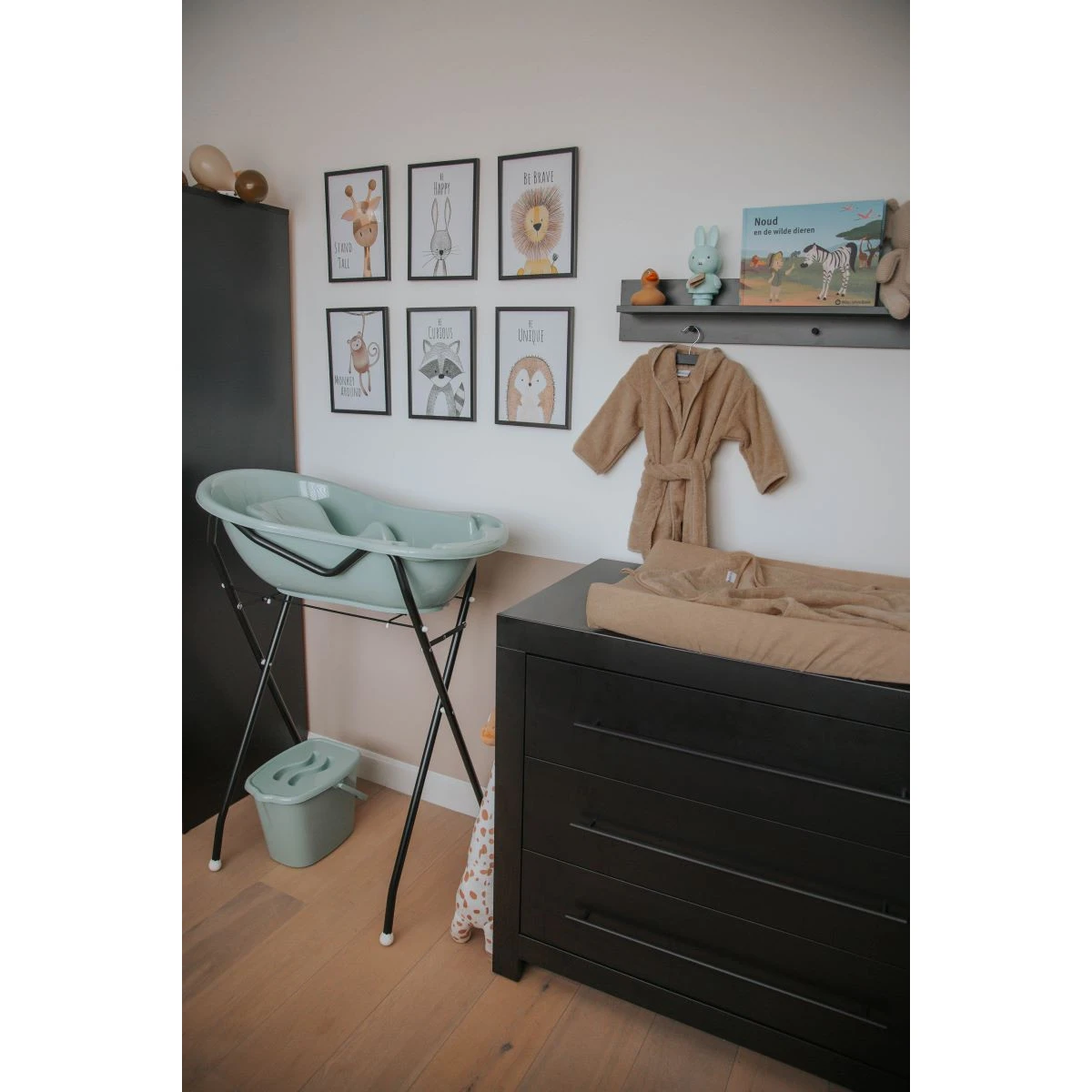 MamaLoes Stone Green Badset Incl. Witte Badstandaard 19 MamaLoes Stone Green Badset Incl. Witte Badstandaard - Afbeelding 17