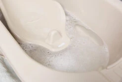 Bébé-jou Bebe-Jou Bath Support Taupe Badzitje 417205 9 Bébé-jou Bebe-Jou Bath Support Taupe Badzitje 417205 -Babyverzorging Winkel bebe jou bath support taupe badzitje 417205 3 1920x1920