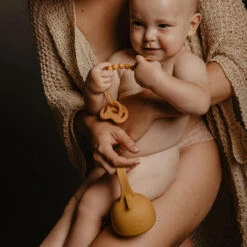 Suavinex Essence Brick Red Silicone Speenhouder SXSEZ00081405 9 Suavinex Essence Brick Red Silicone Speenhouder SXSEZ00081405 -Babyverzorging Winkel colour essence soother case mango 4 1