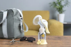 Medela Harmony Handborstkolf 101041154 -Babyverzorging Winkel medela harmony sfeer2