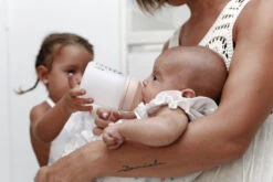 Suavinex Zero.Zero Anti-Colic Medium Flow Zuigfles 270ml SXZBRF050012 19 Suavinex Zero.Zero Anti-Colic Medium Flow Zuigfles 270ml SXZBRF050012 -Babyverzorging Winkel suavinex zer .zer anti colic zuigfles 8 2