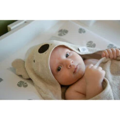 Blush & Blossom Koala Kyle Badstof Badcape TR-BB4214 -Babyverzorging Winkel tr bb4214 blush blossom koala kyle bath cape 02 1